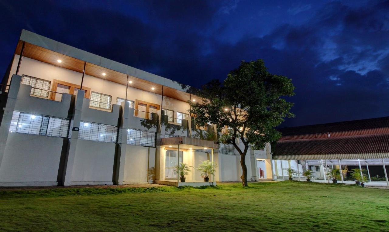 Sai Samrat Resort Satara Exterior foto